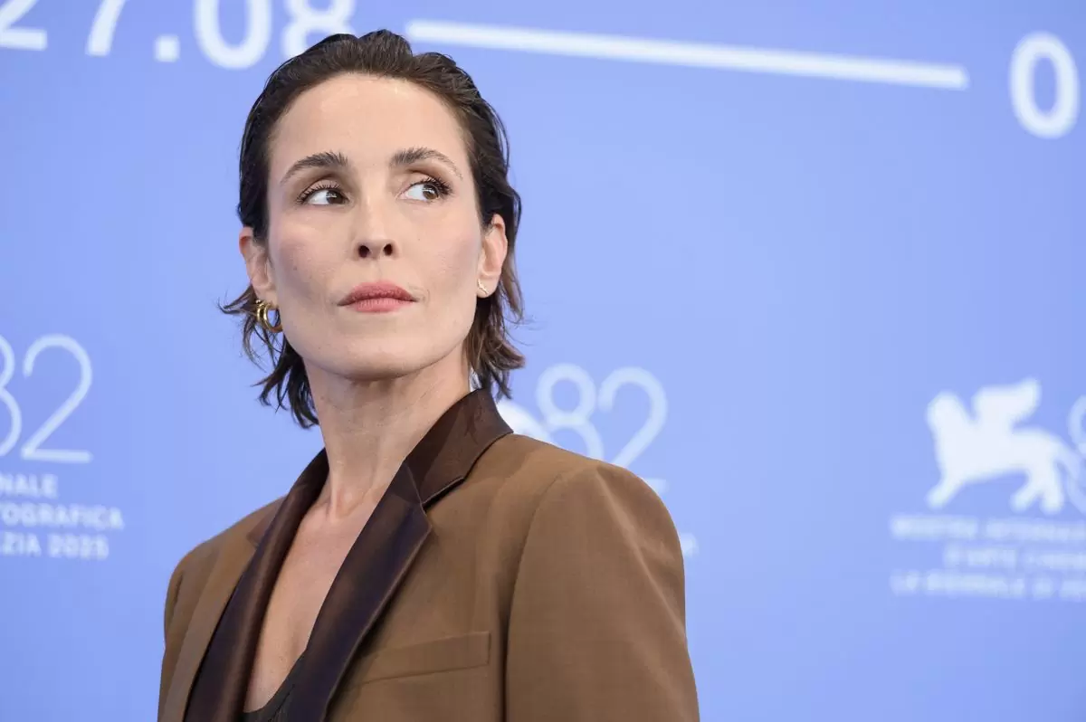 103530 Photocall Mother Actress Noomi Rapace Credits Aleksander Kalka La Biennale Di Venezia Foto Asac 5 Tn | Entre Séries 103530 Photocall Mother Actress Noomi Rapace Credits Aleksander Kalka La Biennale Di Venezia Foto Asac 5 Tn