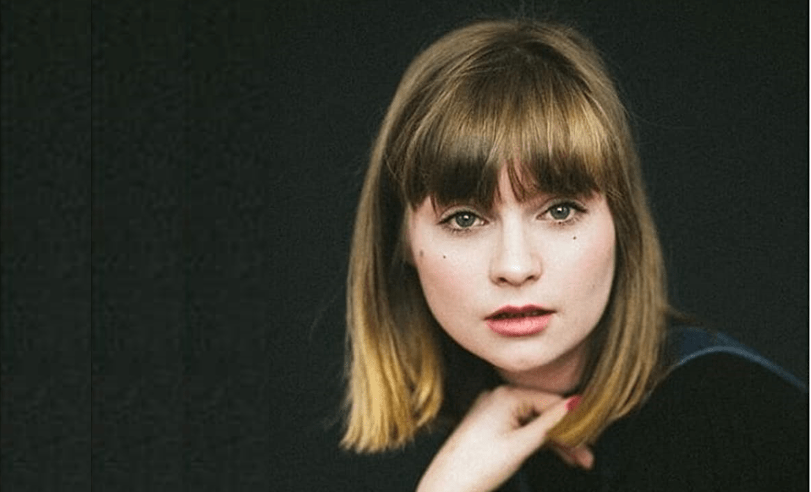 Lola Petticrew, | Entre Séries Lola Petticrew,